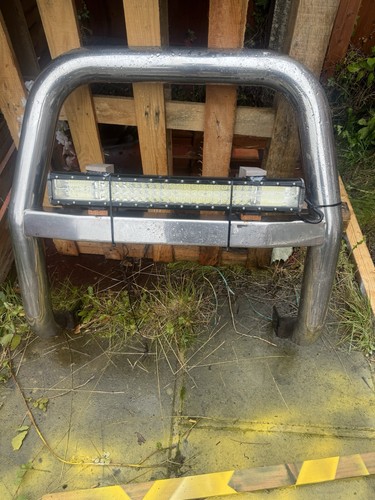 2010 hilux bull bar - bull,